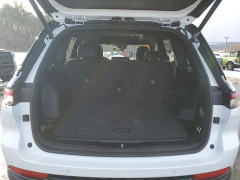 New 2025 Jeep Grand Cherokee Limited image 10