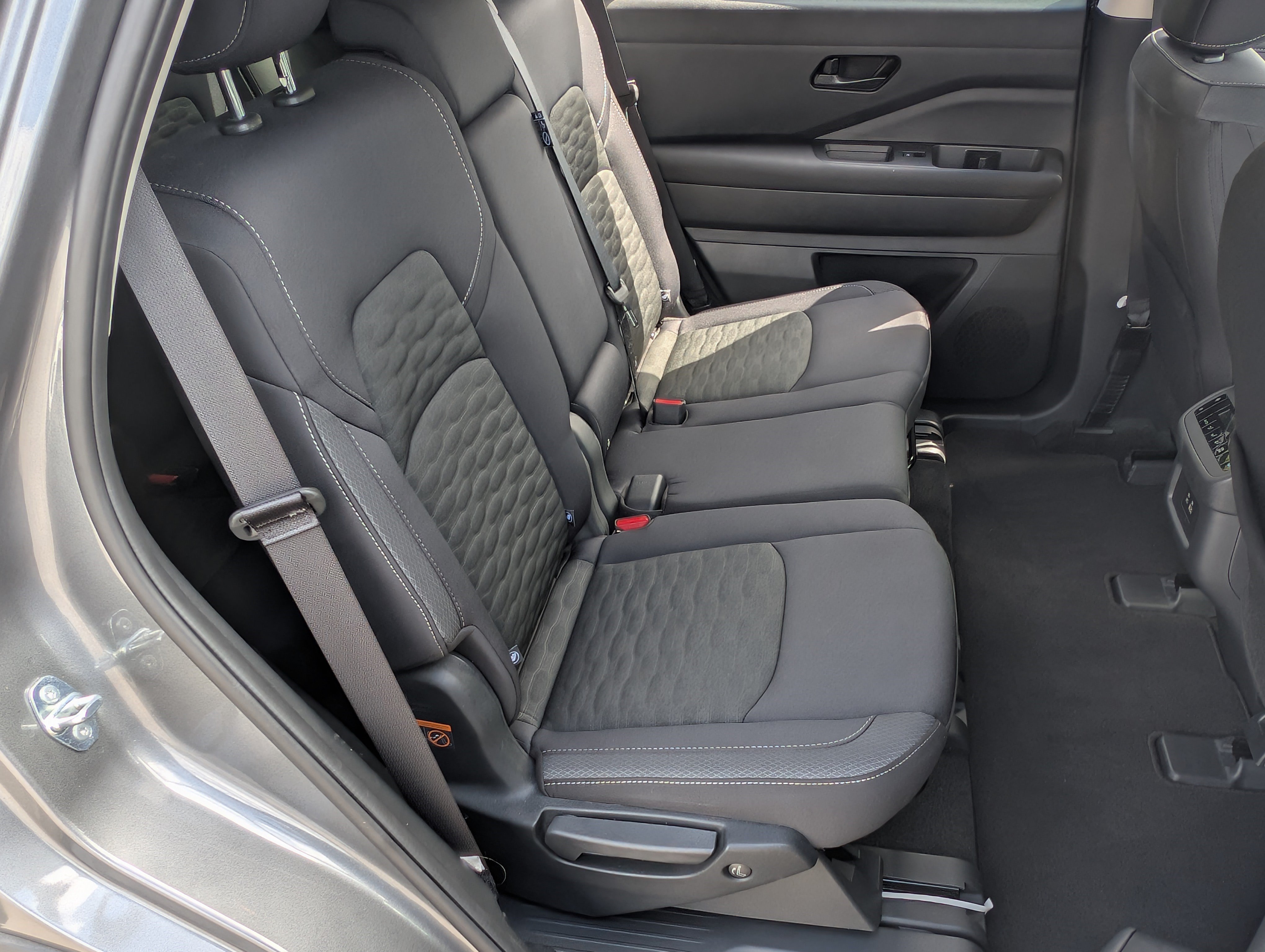 Used 2025 Nissan Pathfinder SV FWD image 20