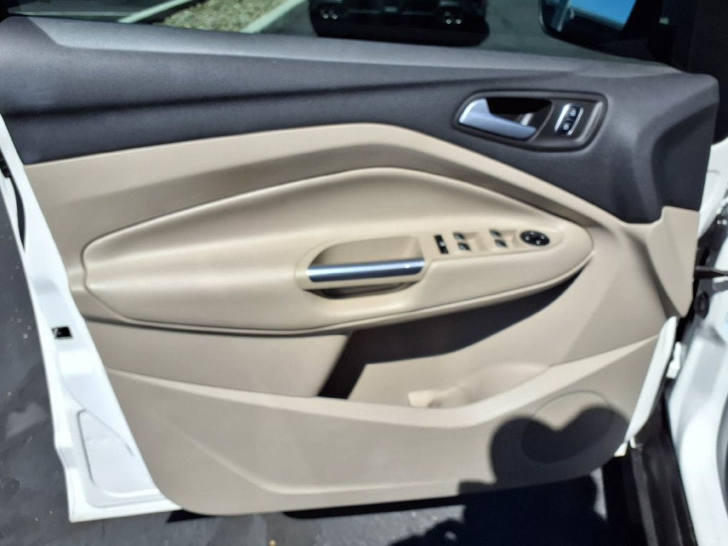 Used 2017 Ford C-MAX Titanium FWD image 24