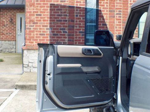 Used 2023 Ford Bronco Wildtrak image 23