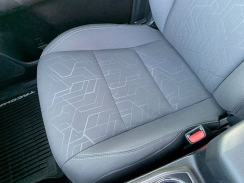 Used 2017 Toyota Tacoma TRD Sport image 29