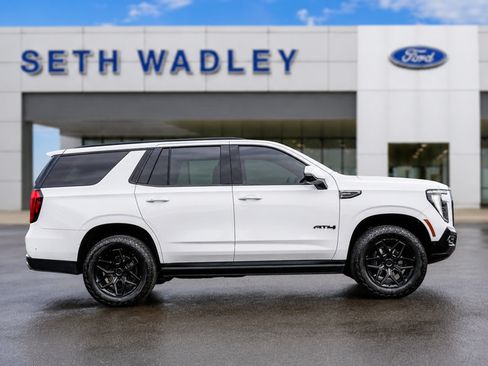 Used 2025 GMC Yukon AT4 w/ AT4 Premium Package AWD/4WD image 8