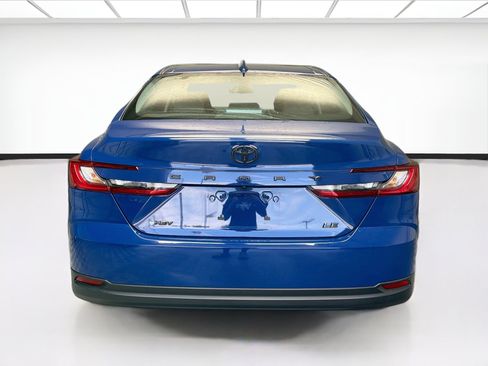 Used 2025 Toyota Camry LE FWD image 5