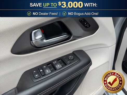 Used 2024 Chrysler Pacifica Touring-L image 16
