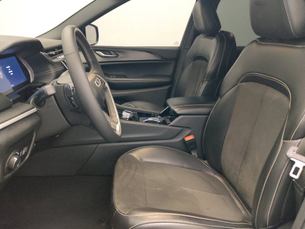 Used 2023 Jeep Grand Cherokee L Laredo RWD image 17