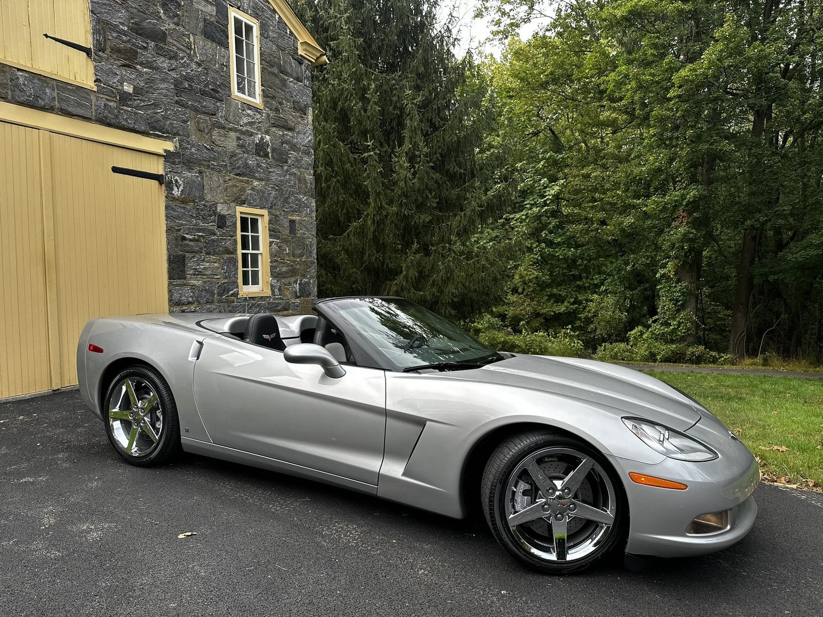 Used 2007 Chevrolet Corvette Convertible w/ Preferred Equipment Group RWD image 1