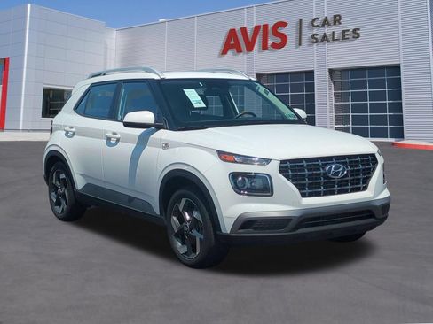 Used 2025 Hyundai Venue SEL FWD image 3