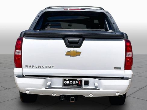 Used 2012 Chevrolet Avalanche LTZ RWD image 4