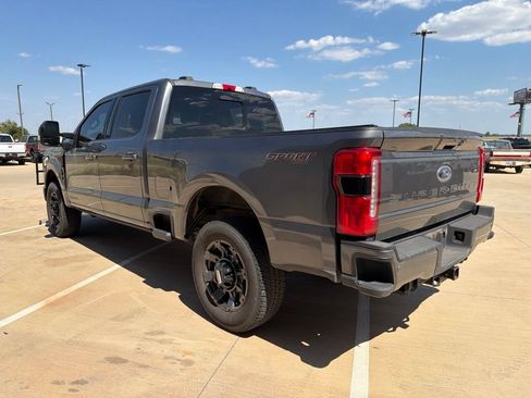 Used 2023 Ford F250 4x4 Crew Cab Super Duty image 5