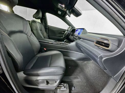 Used 2025 Toyota Crown Signia AWD/4WD image 31