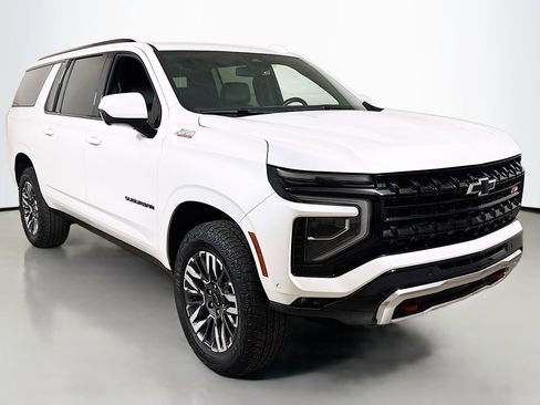 Certified 2025 Chevrolet Suburban Z71 AWD/4WD image 3