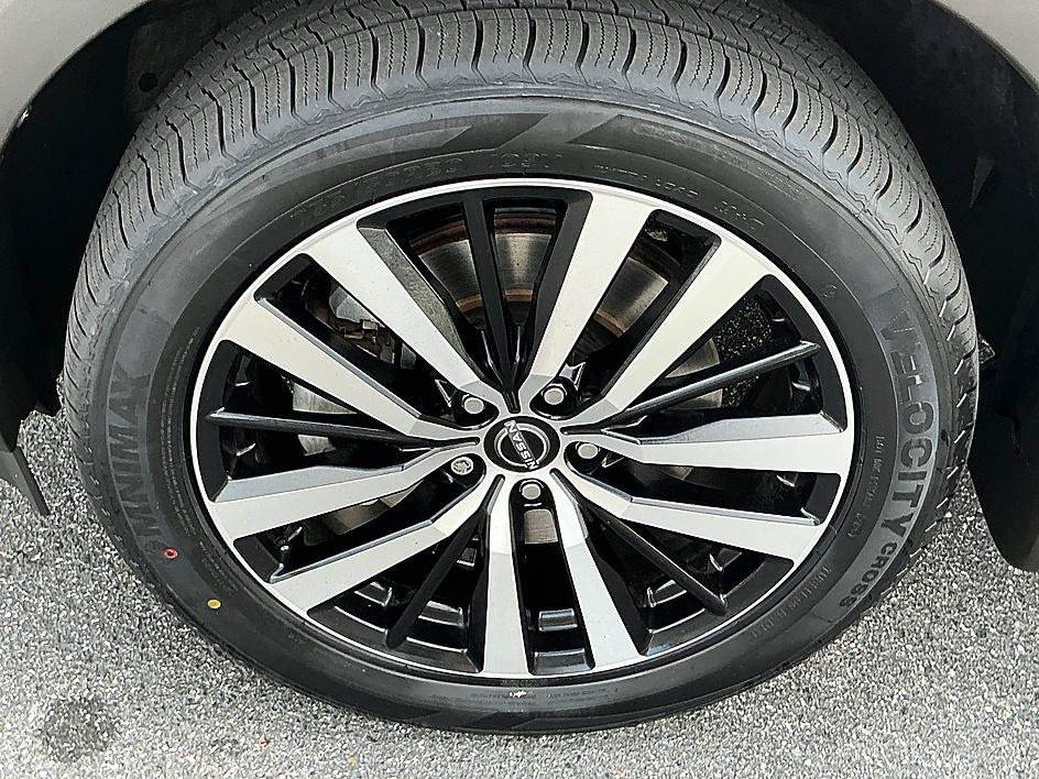 Certified 2024 Nissan Pathfinder Platinum w/ Cargo Package FWD image 8