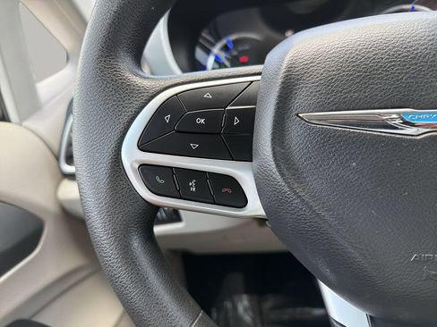 Used 2017 Chrysler Pacifica Touring Plus FWD image 26
