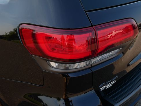 Certified 2021 Jeep Grand Cherokee Limited w/ Quick Order Package 28K 80th AWD/4WD image 17