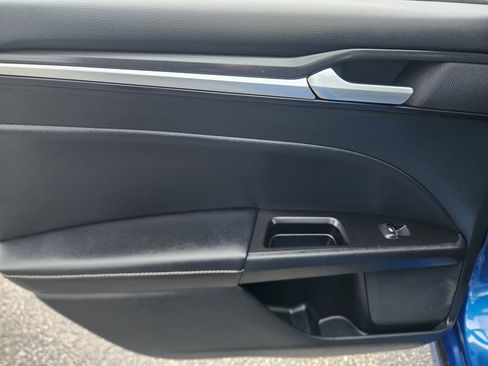 Used 2017 Ford Fusion Energi Titanium FWD image 18