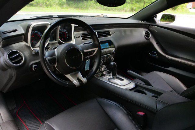 Used 2010 Chevrolet Camaro SS RWD image 2