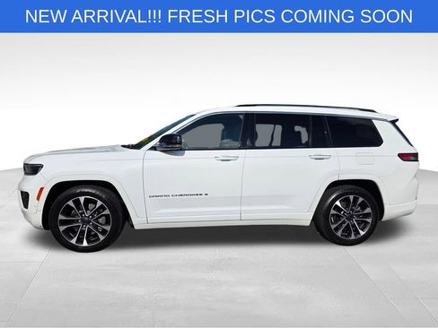Used 2021 Jeep Grand Cherokee L Overland w/ Luxury Tech Group IV AWD/4WD image 3