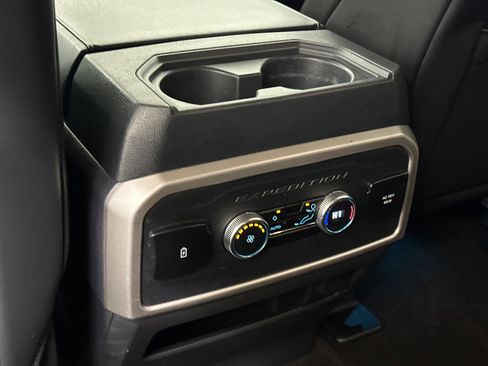Used 2023 Ford Expedition XLT image 20