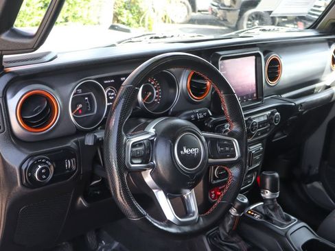 Used 2023 Jeep Gladiator Mojave w/ LED Lighting Group AWD/4WD image 17