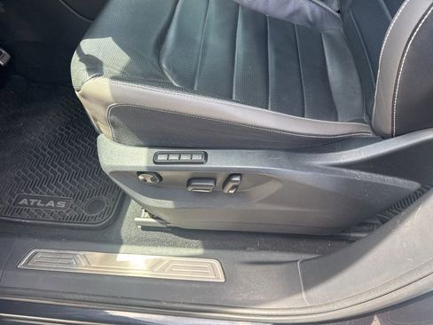 Used 2021 Volkswagen Atlas SEL Premium image 19