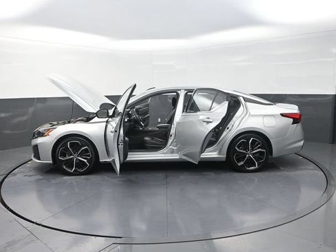 Used 2024 Nissan Altima 2.5 SR FWD image 42