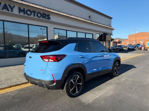 Used 2023 Chevrolet TrailBlazer RS w/ Sun and Liftgate Package image 3