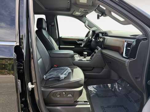 Used 2024 GMC Sierra 1500 Denali w/ Technology Package AWD/4WD image 19