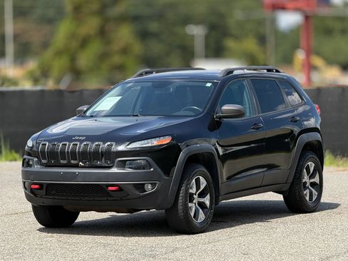 Used 2015 Jeep Cherokee Trailhawk AWD/4WD image 6