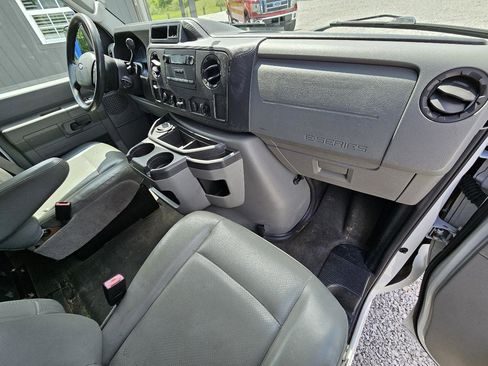 Used 2011 Ford E-150 and Econoline 150 w/ Commercial Cargo Van Pkg RWD image 31