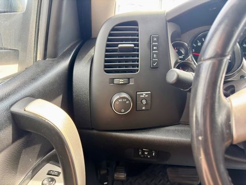 Used 2011 GMC Sierra 2500 SLE w/ SLE Preferred Package image 17