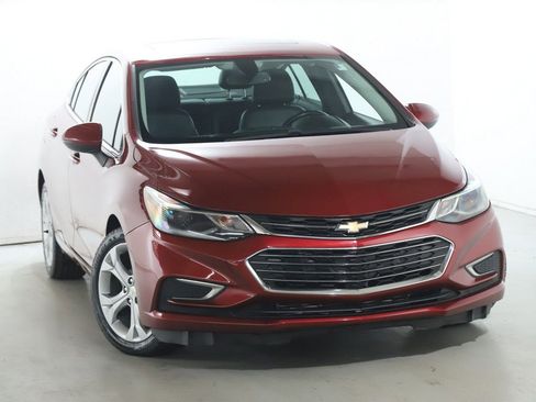 Used 2018 Chevrolet Cruze Premier image 2