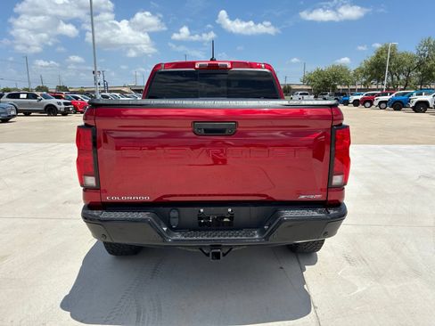 Used 2024 Chevrolet Colorado ZR2 w/ Technology Package AWD/4WD image 4