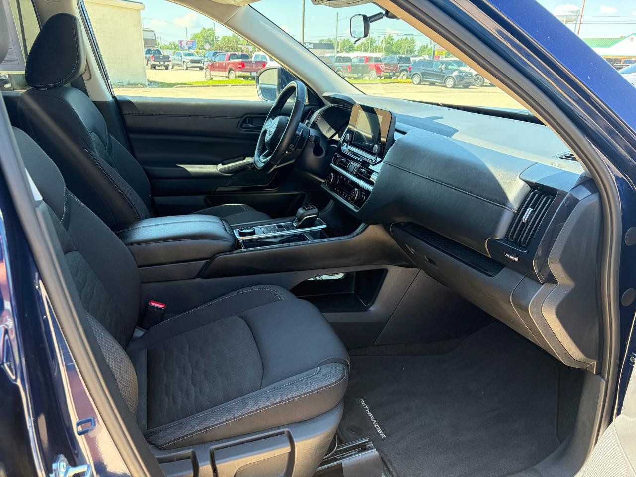 Used 2025 Nissan Pathfinder SV AWD/4WD image 9