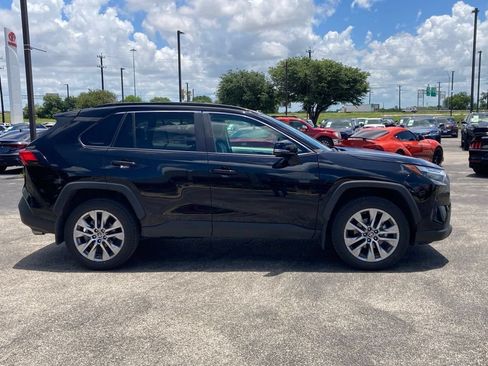 Used 2023 Toyota RAV4 XLE Premium FWD image 4