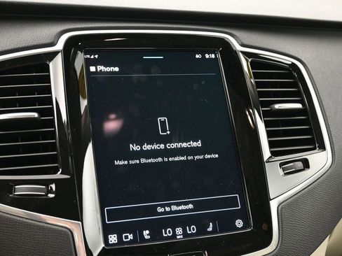 Used 2023 Volvo XC90 B6 Plus image 29