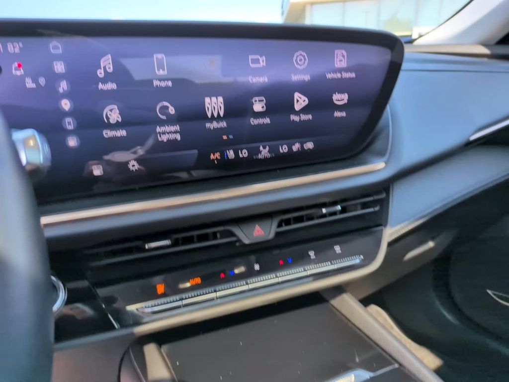 Used 2024 Buick Envision Avenir AWD/4WD image 22