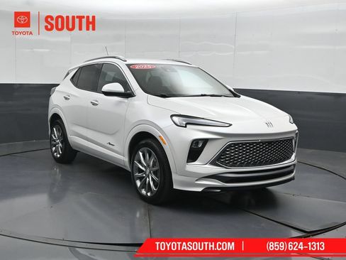 Used 2025 Buick Encore GX Avenir w/ Avenir Convenience Package AWD/4WD image 4