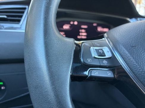 Used 2020 Volkswagen Tiguan SEL image 26