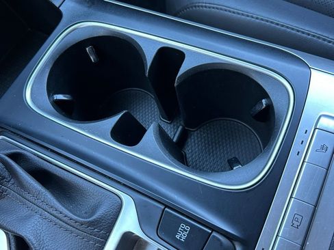 Used 2024 Kia Carnival LX image 38