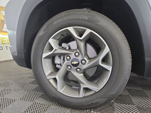 Used 2026 Chevrolet Trax LT w/ LT Convenience Package FWD image 34