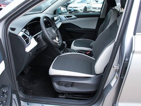 New 2026 Volkswagen Taos SE image 11