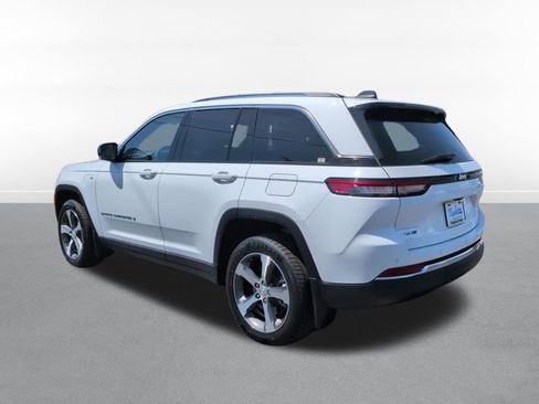 Used 2022 Jeep Grand Cherokee Limited 4xe w/ MOPAR Finishing Package AWD/4WD image 8