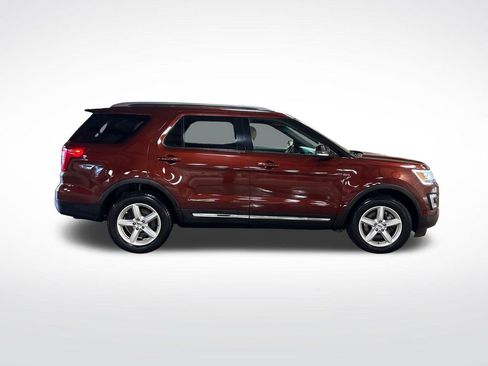 Used 2016 Ford Explorer XLT w/ Equipment Group 202A AWD/4WD image 7