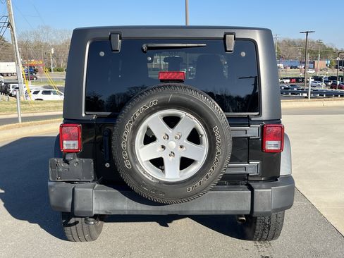 Used 2012 Jeep Wrangler Sport image 8