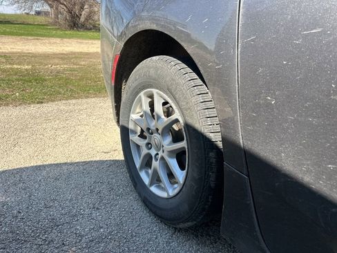 Used 2022 Chrysler Pacifica Touring-L image 8