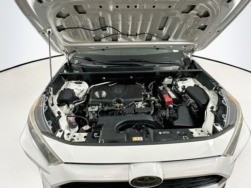 Used 2019 Toyota RAV4 LE FWD image 30