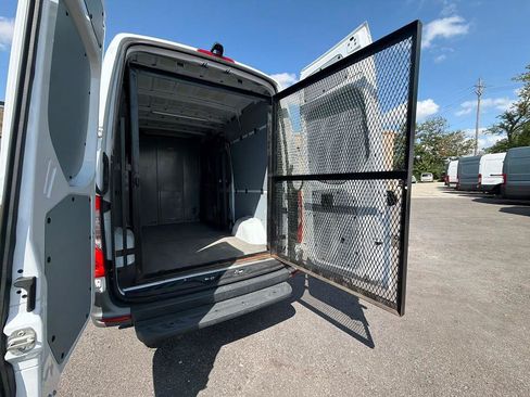 Used 2022 Mercedes-Benz Sprinter 2500 image 18