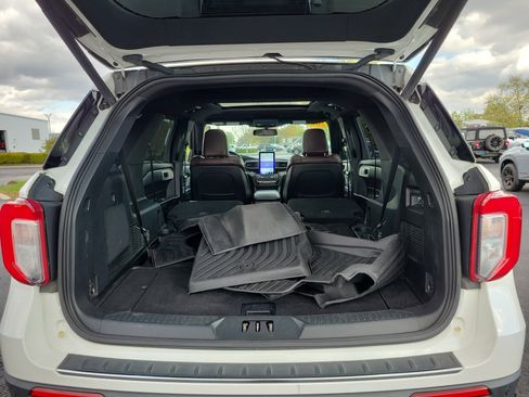 Used 2020 Ford Explorer Platinum w/ Premium Technology Package image 8