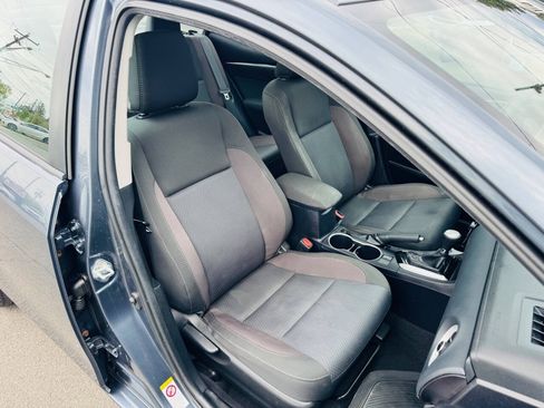 Used 2017 Toyota Corolla LE w/ LE Premium Package w/Moonroof FWD image 18