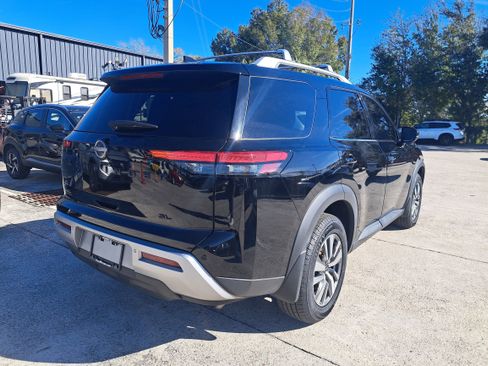 Certified 2023 Nissan Pathfinder SL w/ Black Appearance Package image 4
